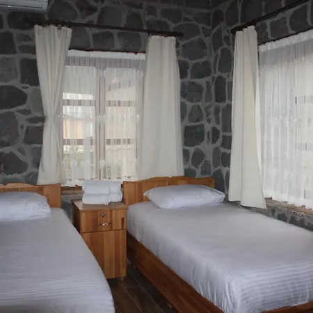 Her Yere Yakin Luesk Oezel Villa