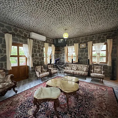 Her Yere Yakin Luesk Oezel Villa Trabzon