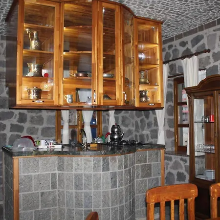 Yere Yakin Luesk Oezel 酒店 *